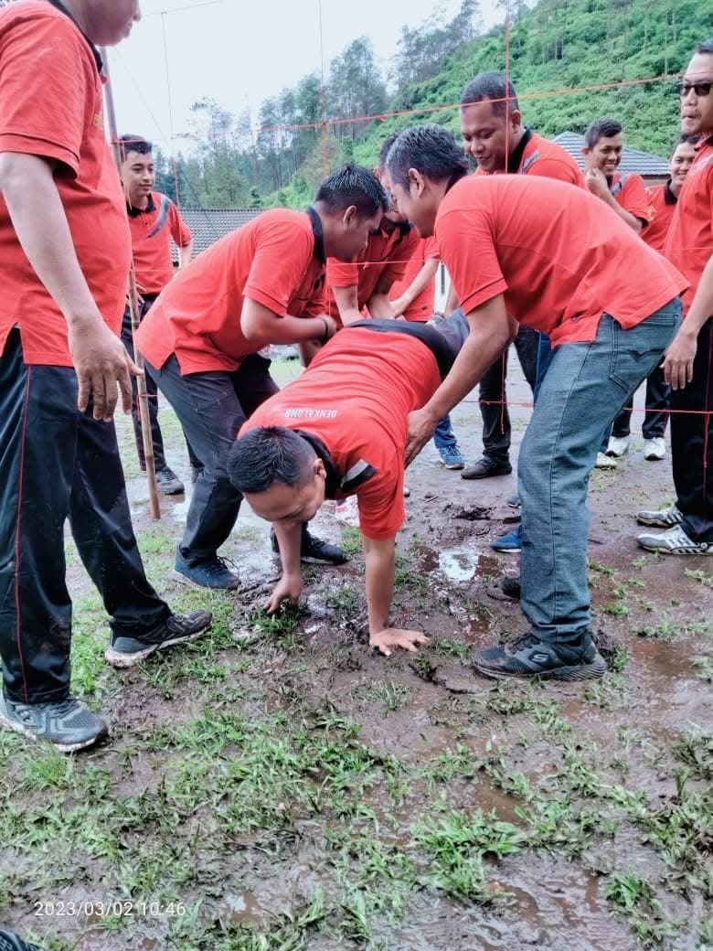 Checklist panitia gathering & outbound: pembagian tugas, urutan waktu persiapan, daftar barang, dan lembar periksa hari-H. Siap dicetak dan dipakai.