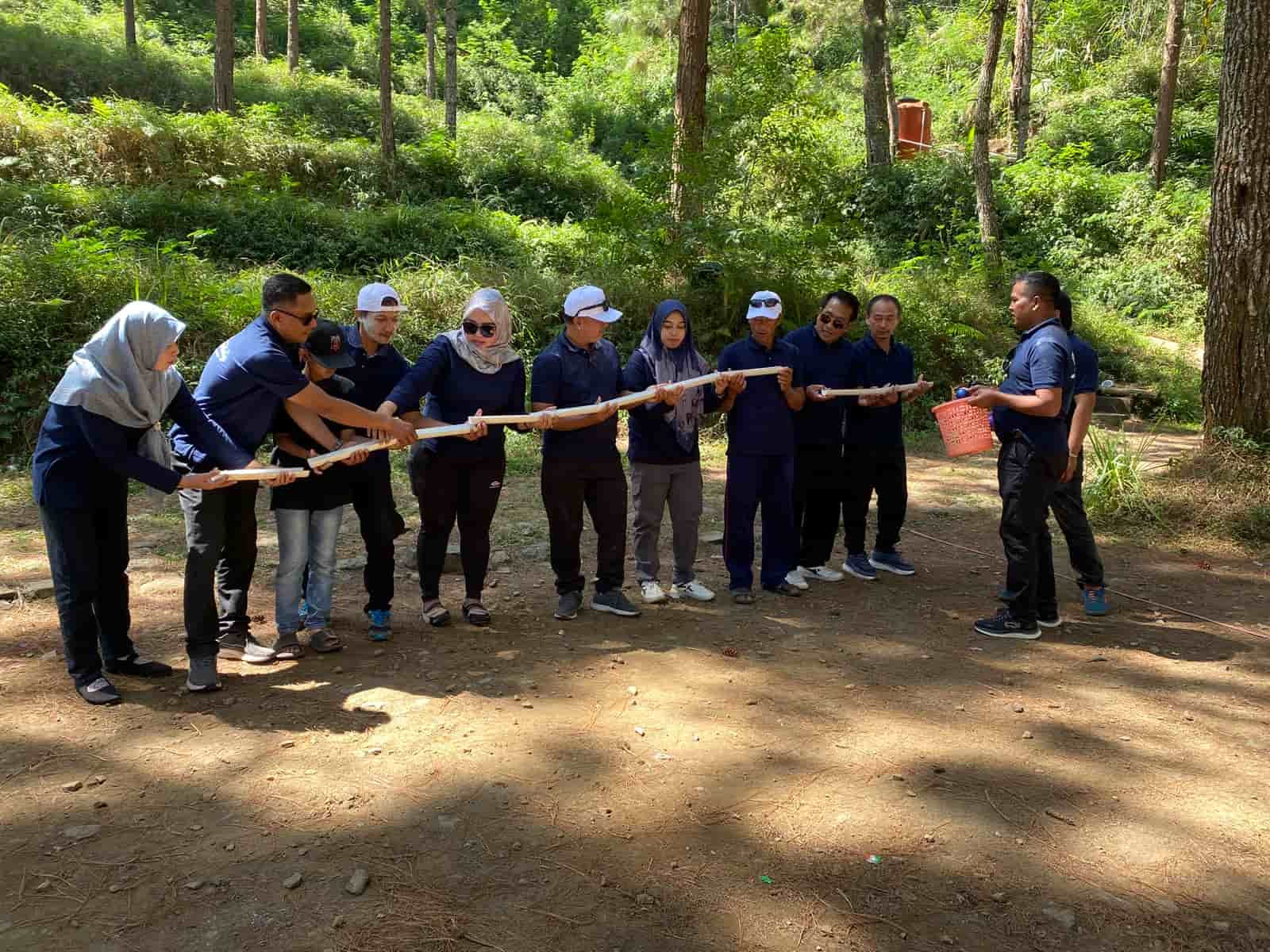 ATV Golden Park Guci Tegal, sirkuit motor ATV mulai Rp 50.000 per sesi 20-30 menit, plus flying fox, perosotan pelangi, dan camping. Harga tiket, jam buka, dan tips berkunjung untuk keluarga.
